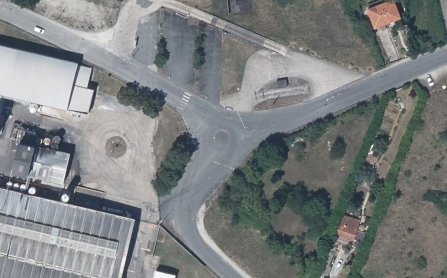 Vue aérienne du Rond-point anonyme n°25364697