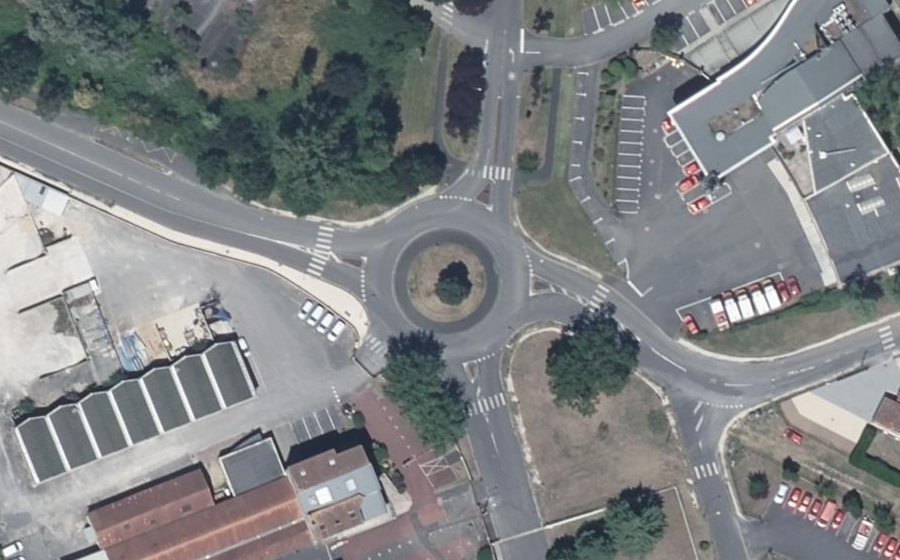 Vue aérienne du Rond-point anonyme n°25364701