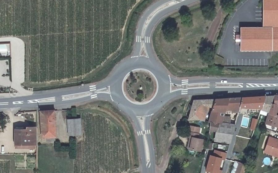 Vue aérienne du Rond-point anonyme n°25376783