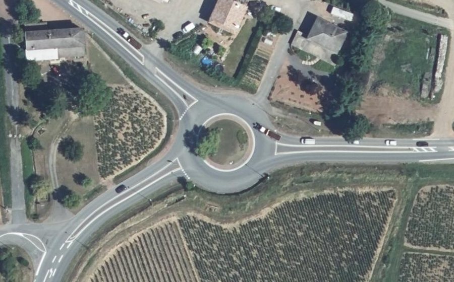 Vue aérienne du Rond-point anonyme n°25376817