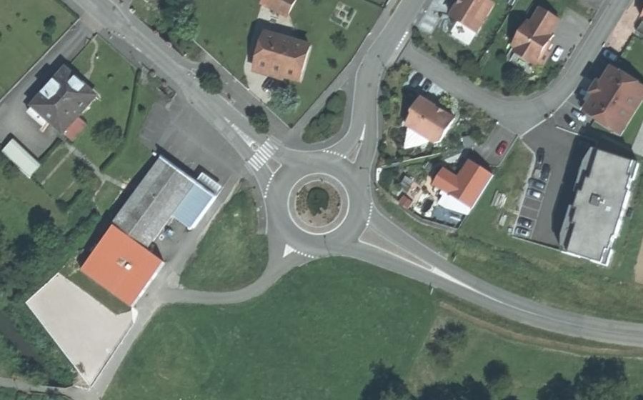 Vue aérienne du Rond-point anonyme n°25377121