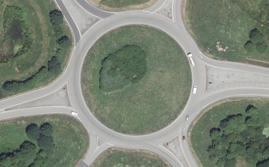 Vue aérienne du Rond-point anonyme n°25379342