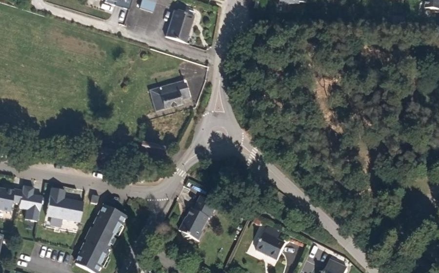 Vue aérienne du Rond-point anonyme n°253834782