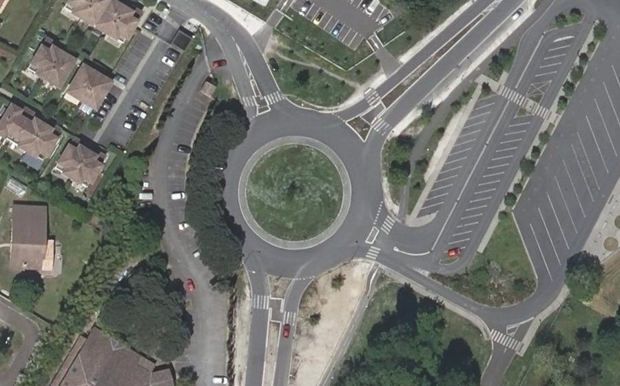 Vue aérienne du Rond-point anonyme n°25391527