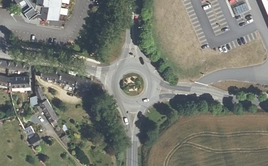 Vue aérienne du Rond-point anonyme n°25394340