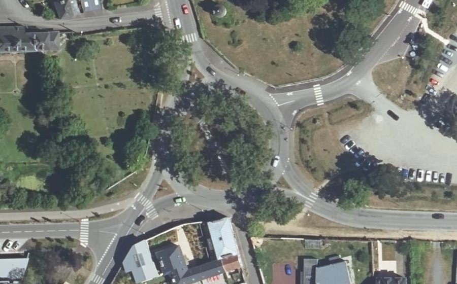 Vue aérienne du Rond-point anonyme n°25394364