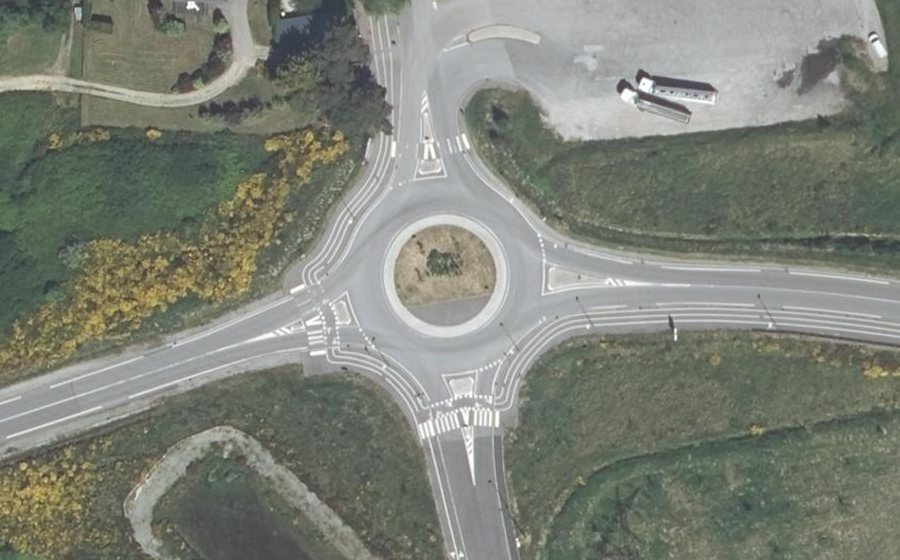 Vue aérienne du Rond-point anonyme n°25397588