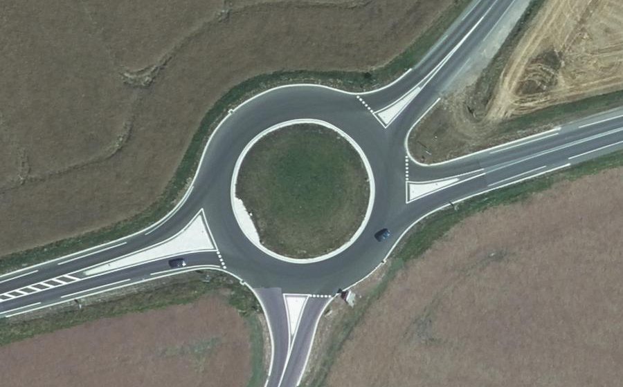 Vue aérienne du Rond-point anonyme n°25399348