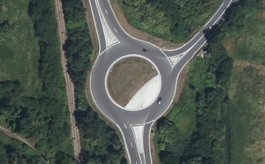 Vue aérienne du Rond-point anonyme n°25399350