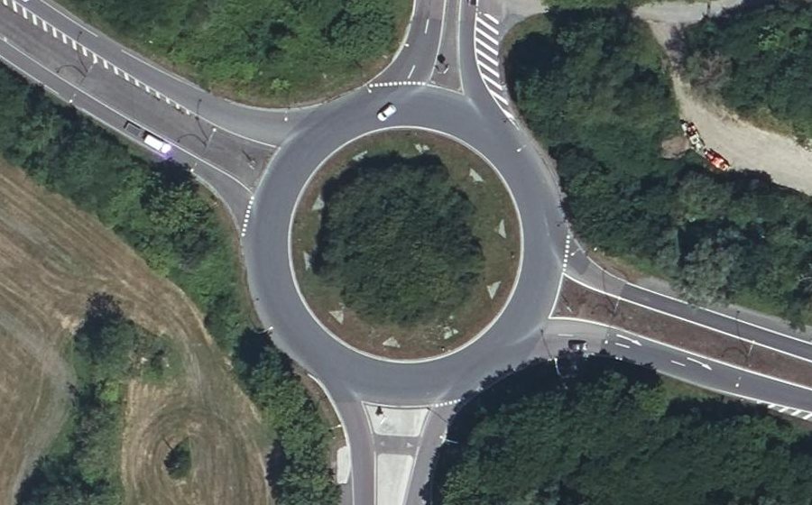 Vue aérienne du Rond-point anonyme n°25399570