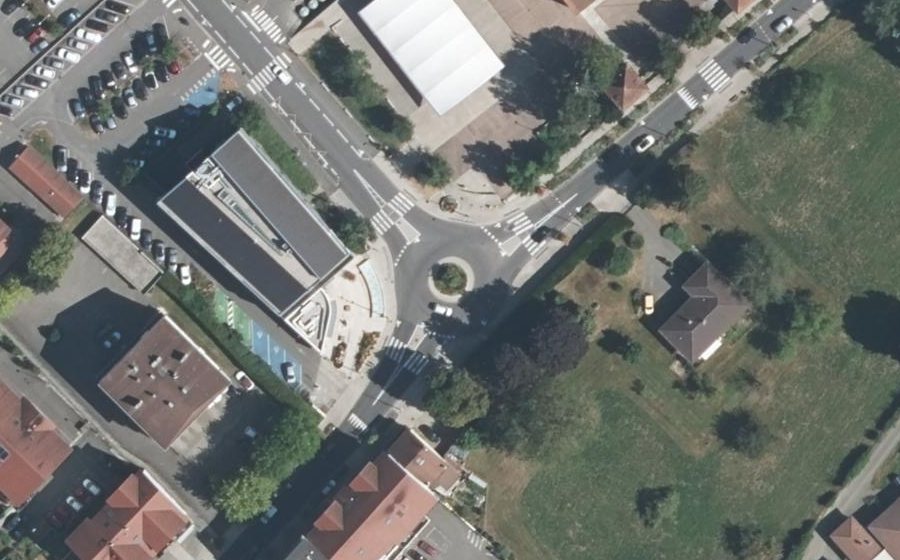 Vue aérienne du Rond-point anonyme n°254003674