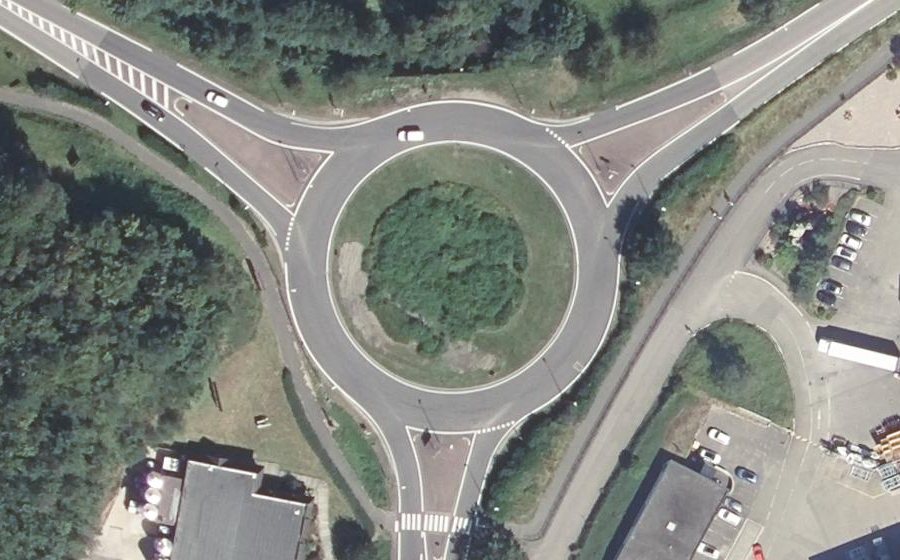 Vue aérienne du Rond-point anonyme n°25402366