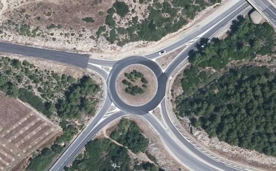Vue aérienne du Rond-point anonyme n°25402438