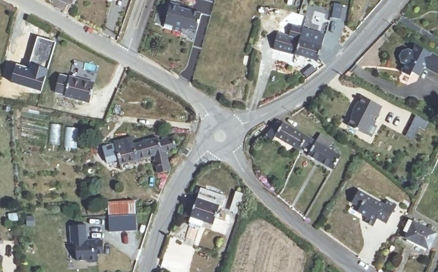 Vue aérienne du Rond-point anonyme n°25407683