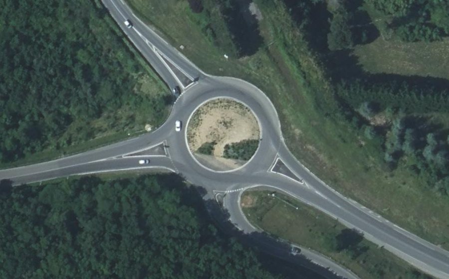 Vue aérienne du Rond-point anonyme n°25408082
