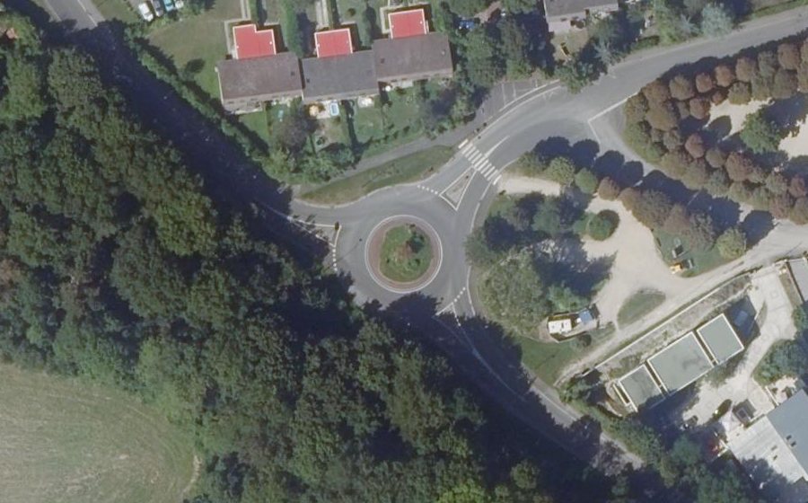 Vue aérienne du Rond-point anonyme n°25409741