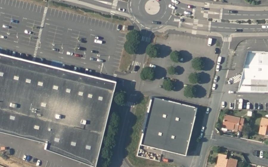Vue aérienne du Rond-point anonyme n°25410910
