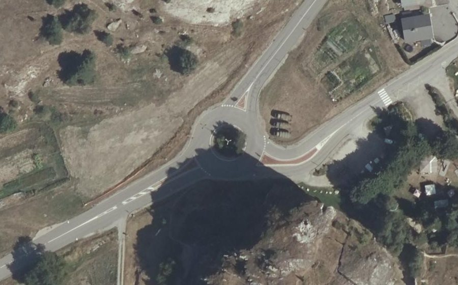 Vue aérienne du Rond-point anonyme n°25411058