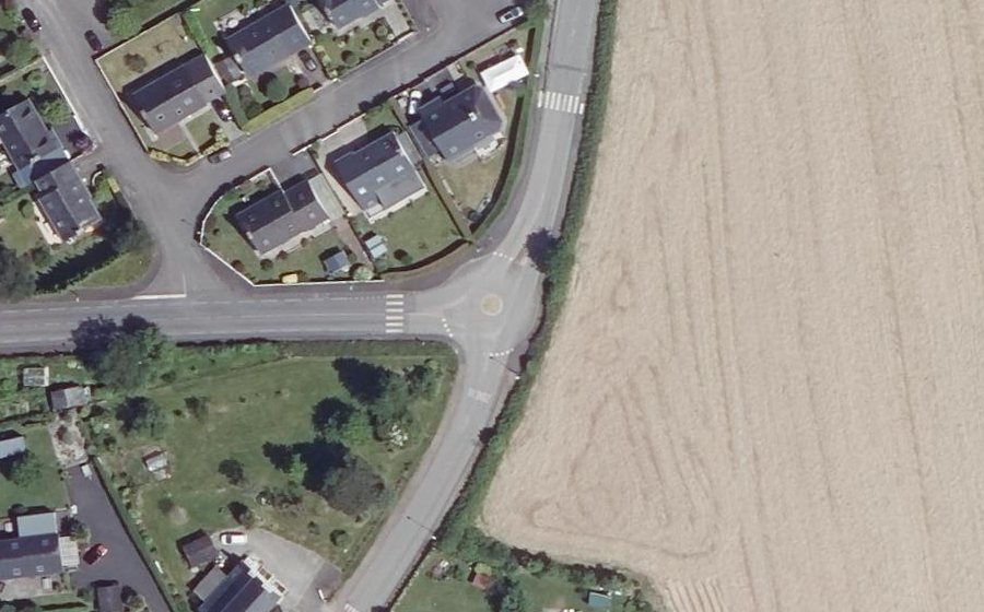 Vue aérienne du Rond-point anonyme n°25413075