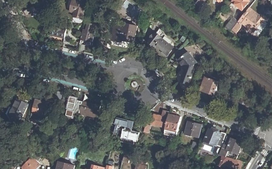 Vue aérienne du Rond-point anonyme n°25417358