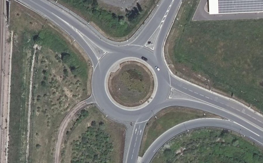 Vue aérienne du Rond-point anonyme n°25417805
