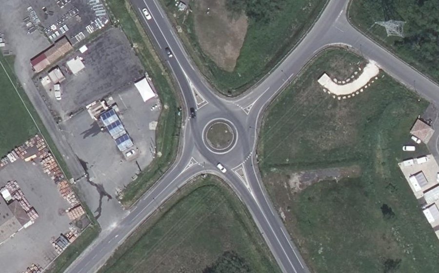 Vue aérienne du Rond-point anonyme n°25417814