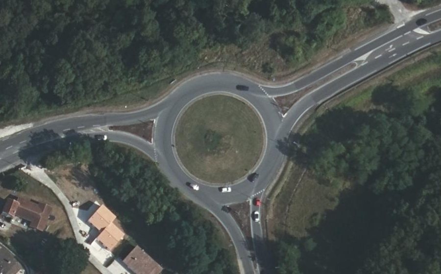 Vue aérienne du Rond-point anonyme n°25418374
