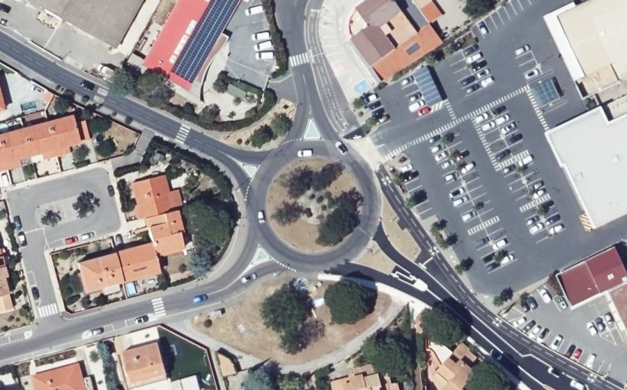 Vue aérienne du Rond-point anonyme n°25418558