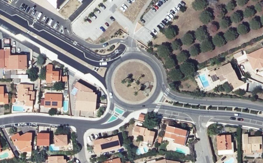 Vue aérienne du Rond-point anonyme n°25418560