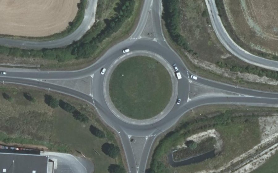 Vue aérienne du Rond-point anonyme n°25418683