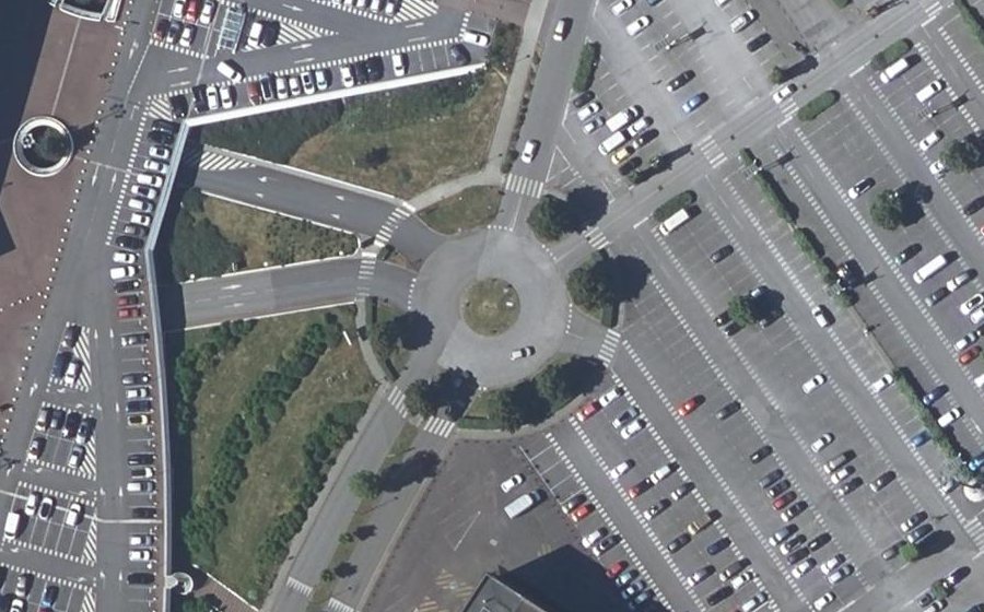 Vue aérienne du Rond-point anonyme n°25419549