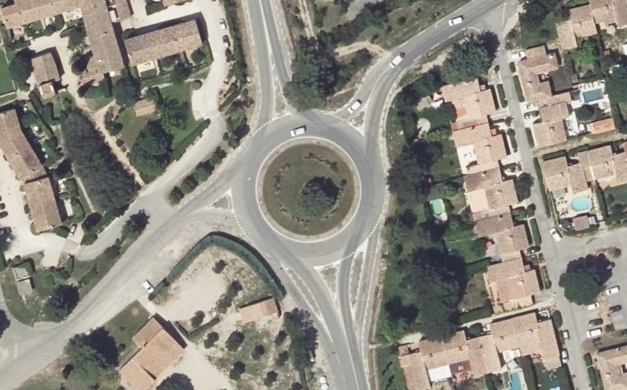 Vue aérienne du Rond-point anonyme n°25419909