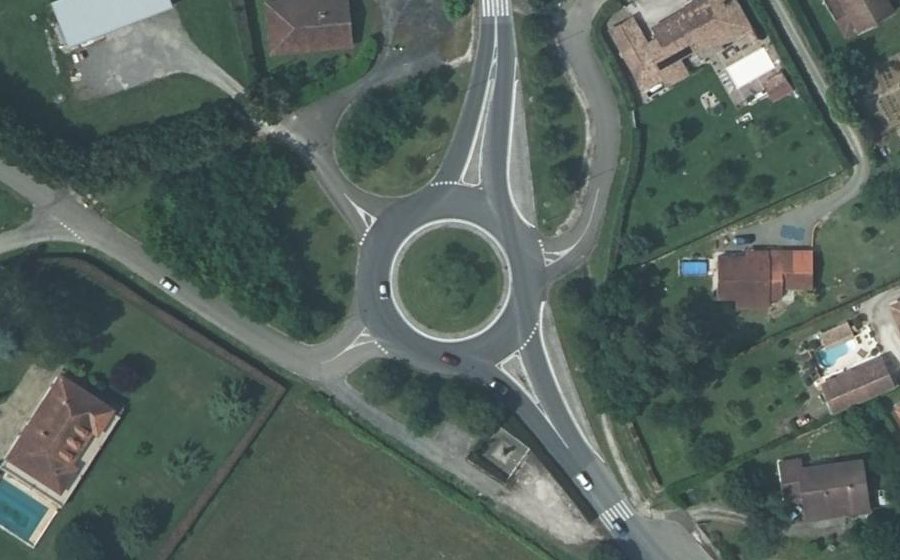 Vue aérienne du Rond-point anonyme n°25421225