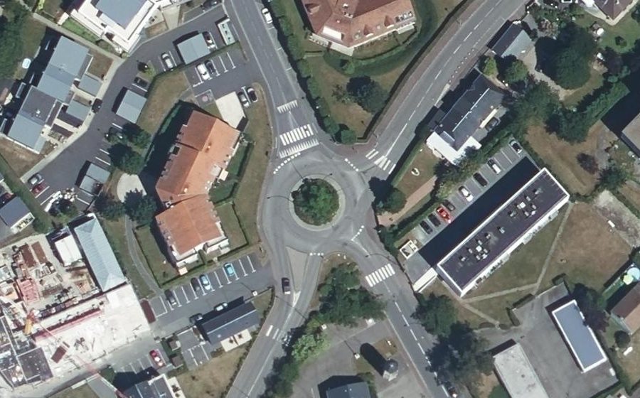 Vue aérienne du Rond-point anonyme n°25422224