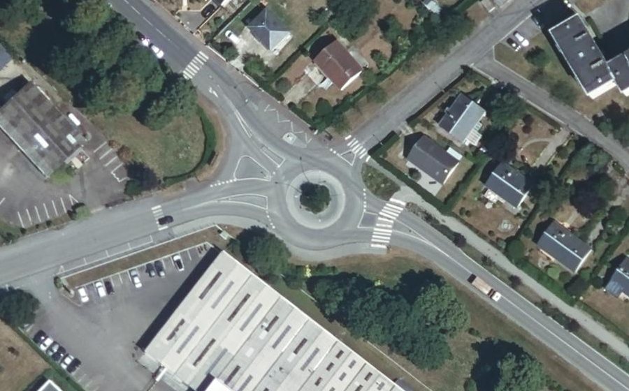 Vue aérienne du Rond-point anonyme n°25422228