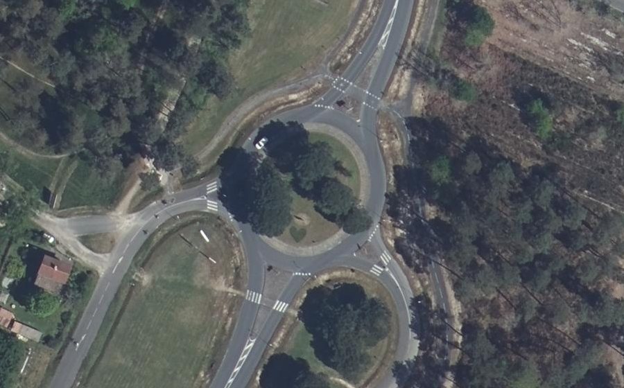 Vue aérienne du Rond-point anonyme n°25423547