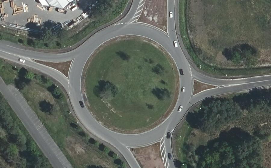 Vue aérienne du Rond-point anonyme n°25427378