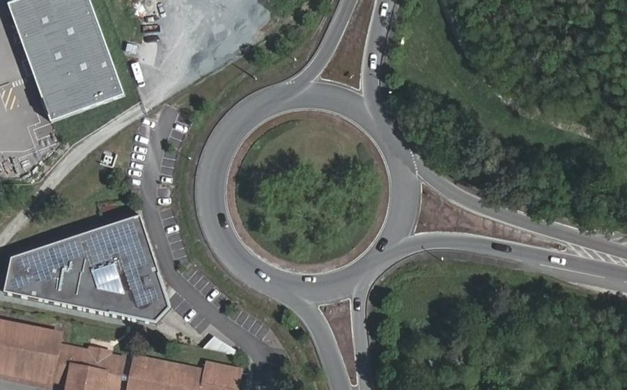 Vue aérienne du Rond-point anonyme n°25428391