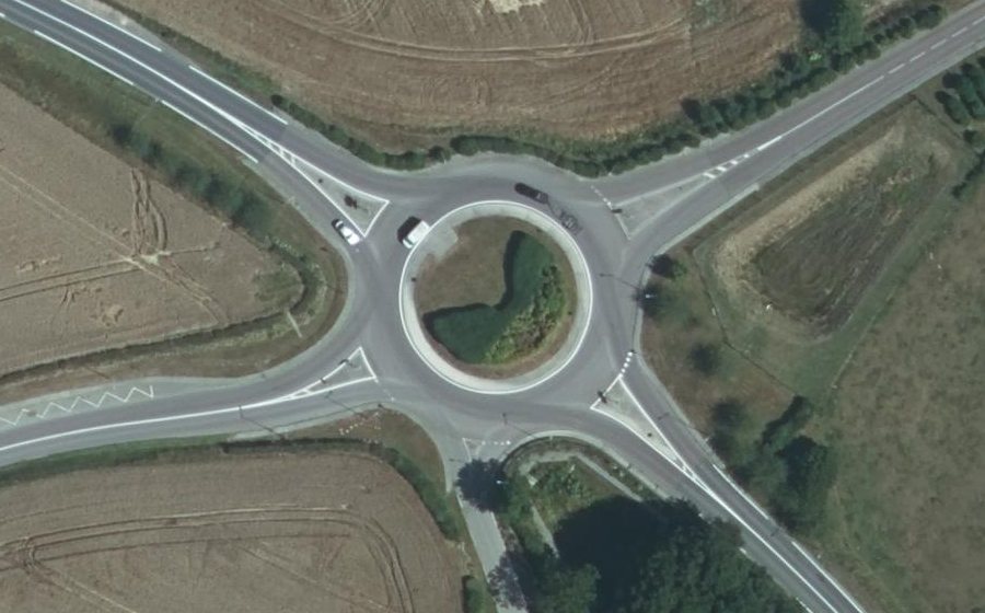 Vue aérienne du Rond-point anonyme n°25440356