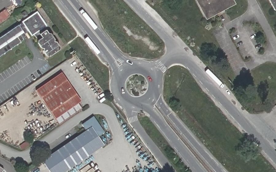 Vue aérienne du Rond-point anonyme n°25440363