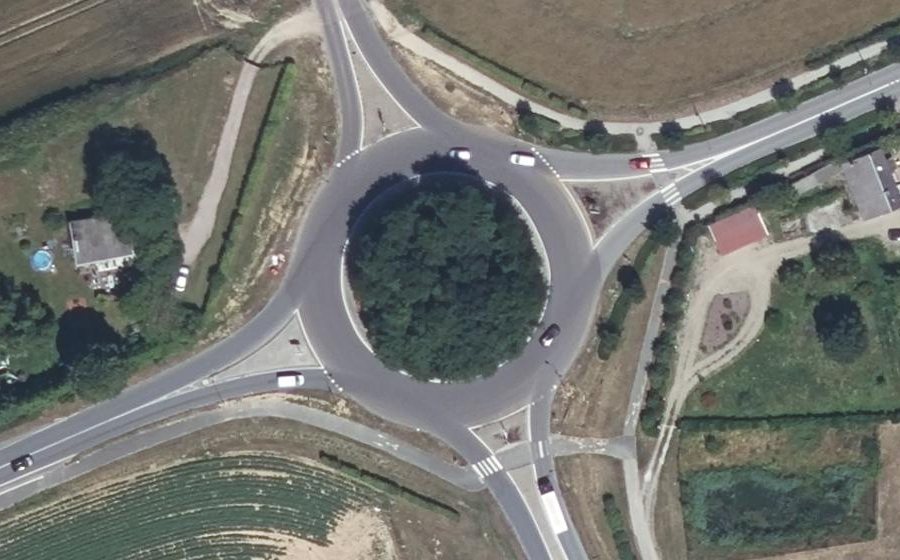 Vue aérienne du Rond-point anonyme n°25442483