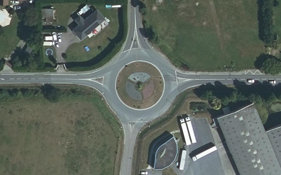 Vue aérienne du Rond-point anonyme n°25442490