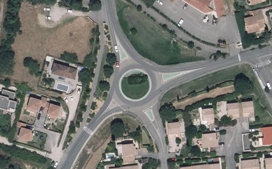 Vue aérienne du Rond-point anonyme n°25442719