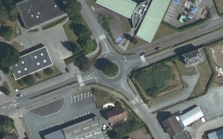 Vue aérienne du Rond-point anonyme n°25443510