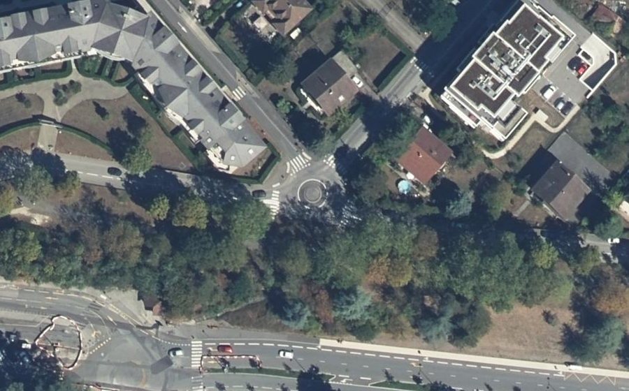 Vue aérienne du Rond-point anonyme n°25444096