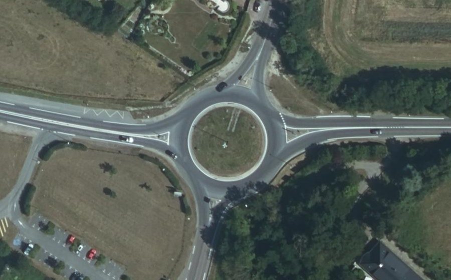 Vue aérienne du Rond-point anonyme n°25444260