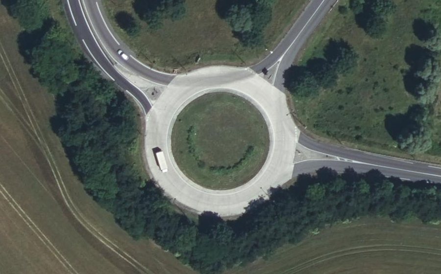 Vue aérienne du Rond-point anonyme n°25445060