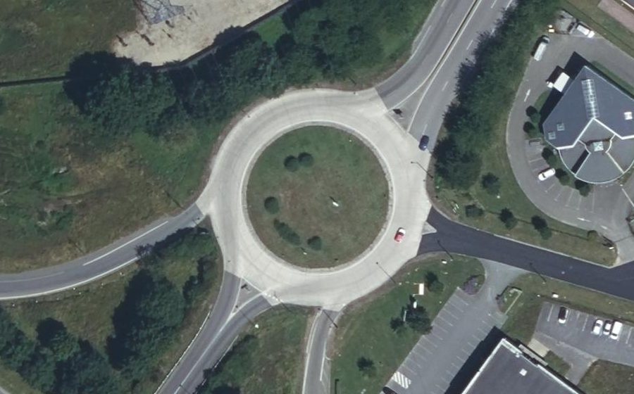 Vue aérienne du Rond-point anonyme n°25445061