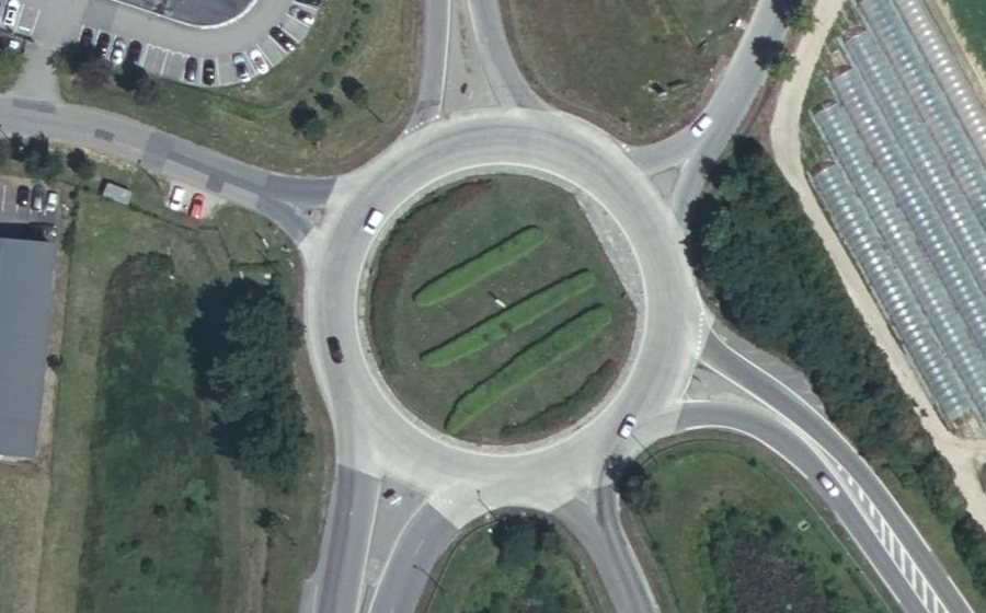 Vue aérienne du Rond-point anonyme n°25445067