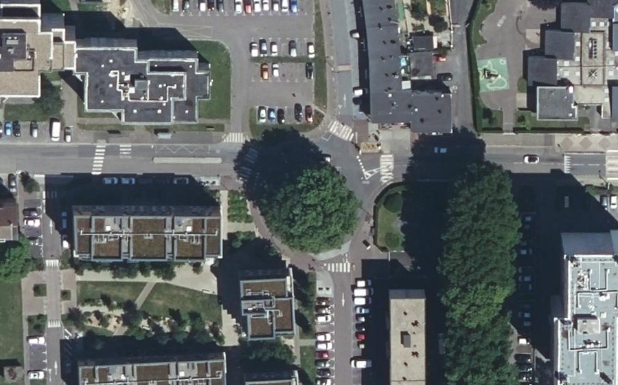 Vue aérienne du Rond-point anonyme n°25445073